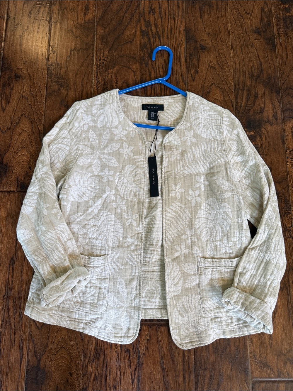 NWT!  Linen Blend Tahari Cream Quilted Floral Open-Front Jacket, size medium